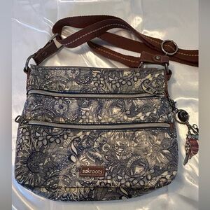 SAKROOTS Navy/White Floral Print w/Brown Leather 11" Crossbody Bag Adj Strap EUC